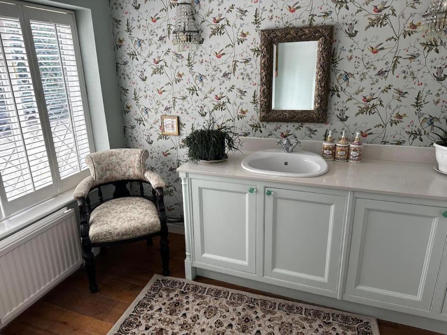 Luxury Ascot-Art Cottage, Royal Racecourse, Wentworth Golf