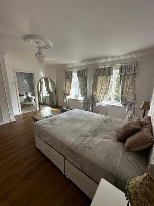 Luxury Ascot-Art Cottage, Royal Racecourse, Wentworth Golf