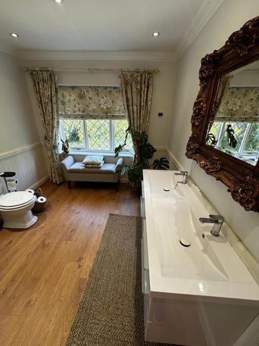 Luxury Ascot-Art Cottage, Royal Racecourse, Wentworth Golf