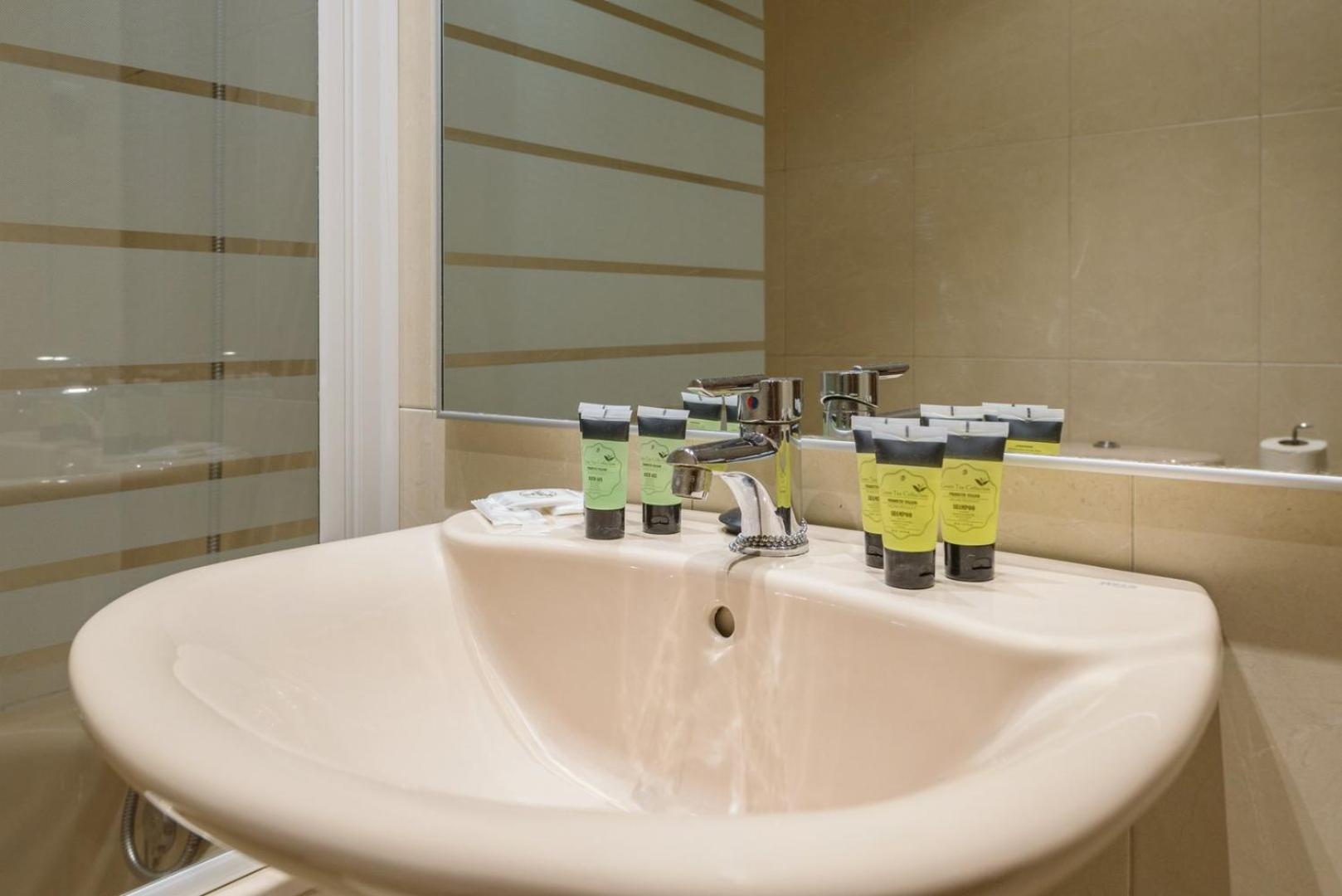 GuestReady - Relaxing Stay in Barajas view 4