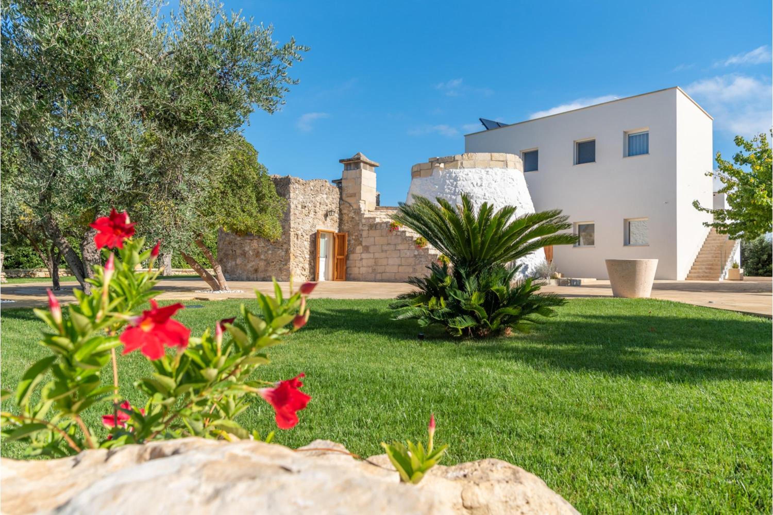 Trullo Meraviglia With Garden And Pool - Happy Rentals view 5