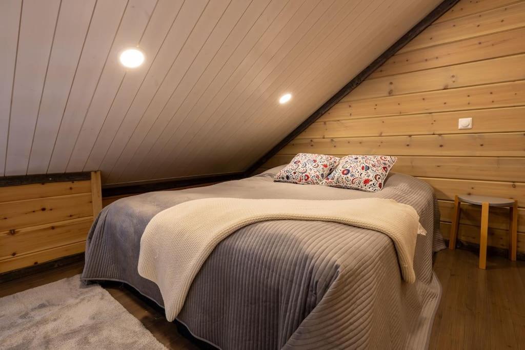 Kurjenkenkä by HiYlläs