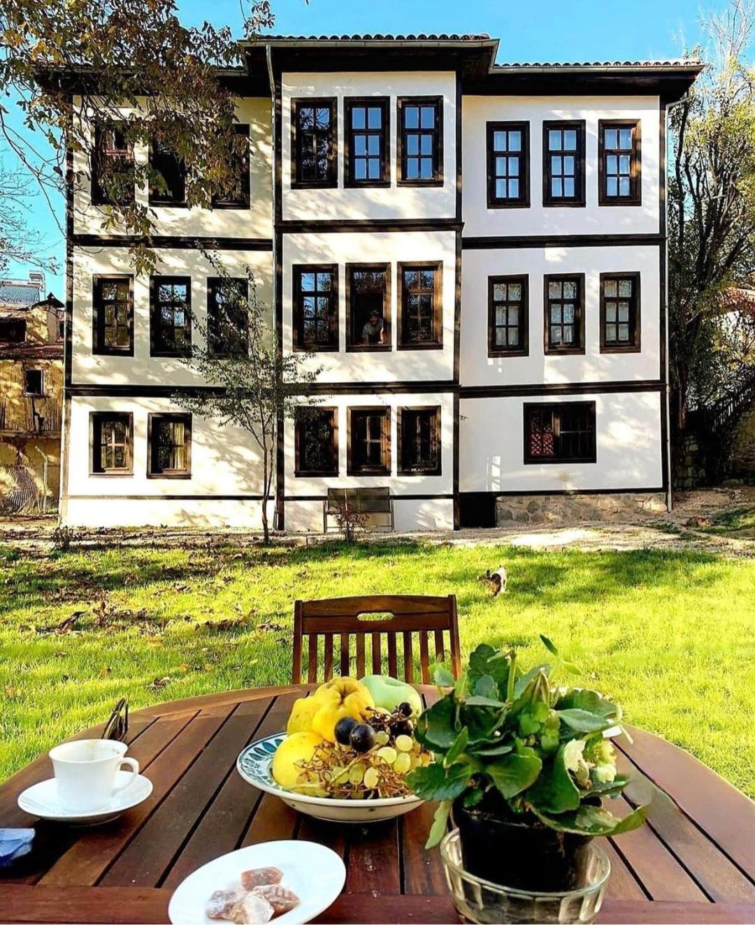 Madanlar Konağı