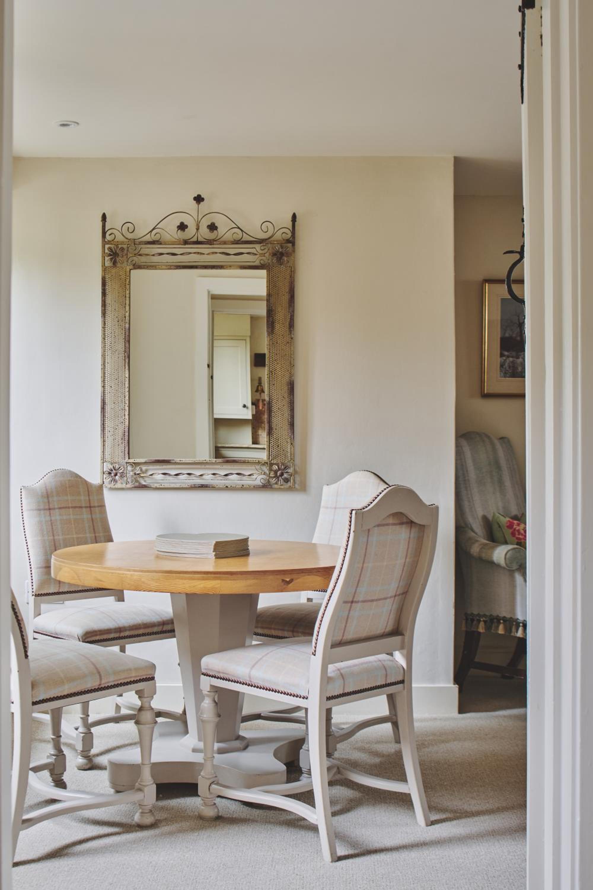 Lovedays Cottage, A Luxury 16th Century home in Painswick view 4