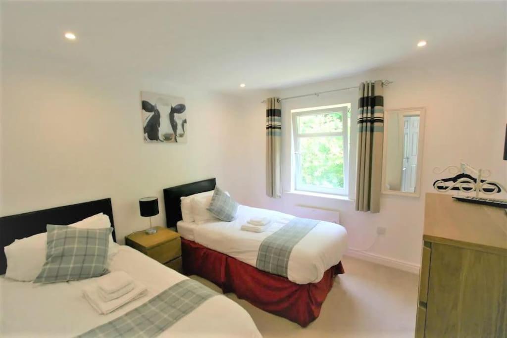 Beautiful Loch Side Apartment with Panoramic Views view 4