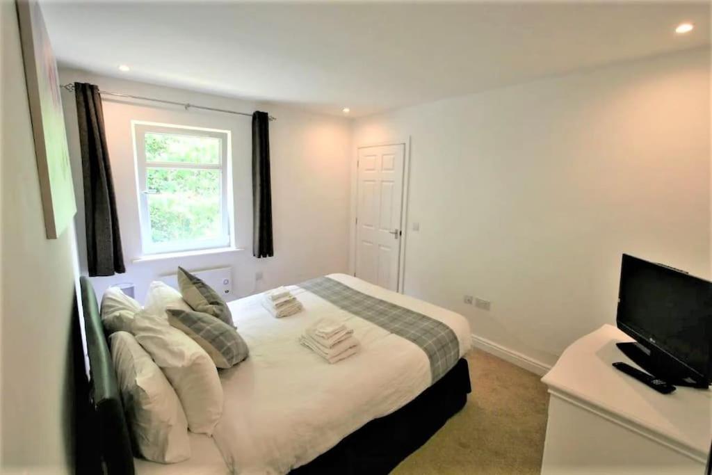 Beautiful Loch Side Apartment with Panoramic Views view 5