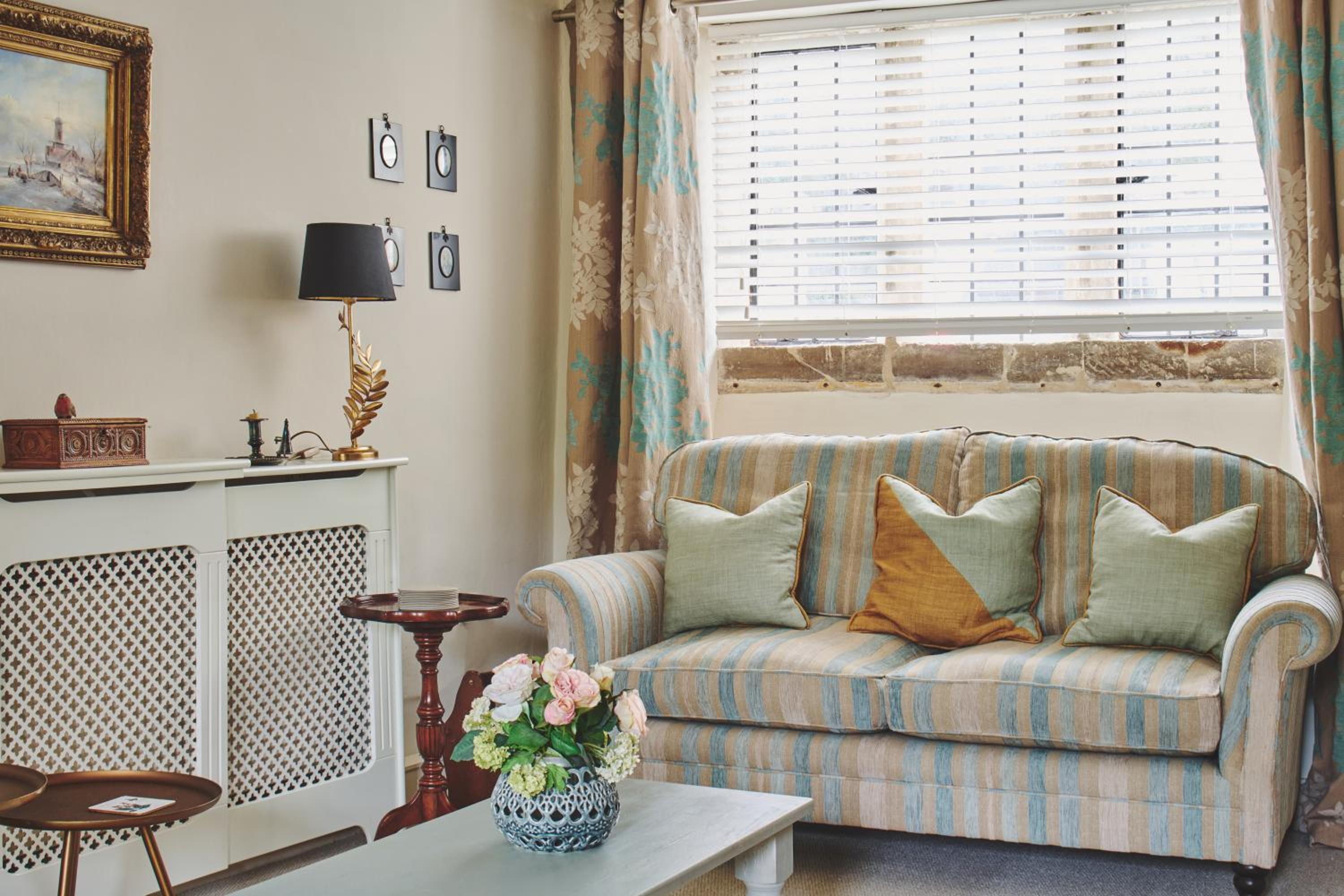 Lovedays Cottage, A Luxury 16th Century home in Painswick view 5