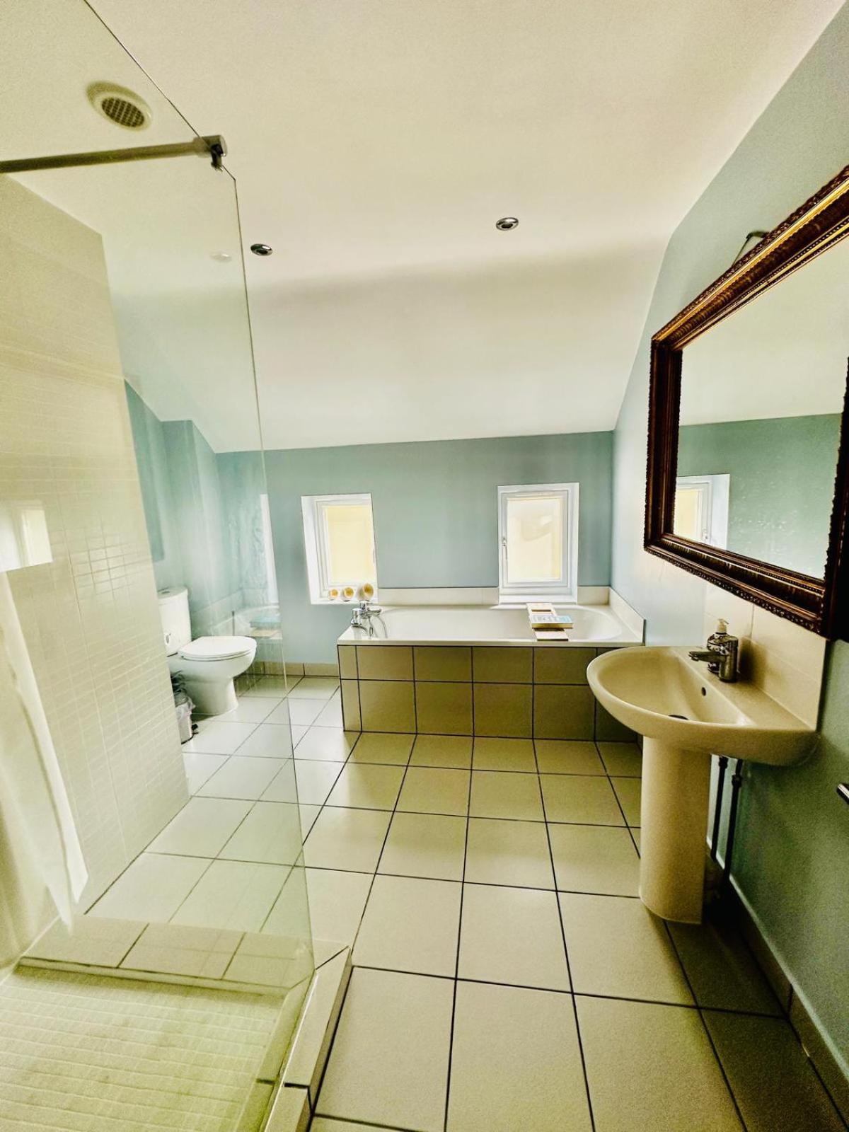 Luxury Ascot-Art Cottage, Royal Racecourse, Wentworth Golf