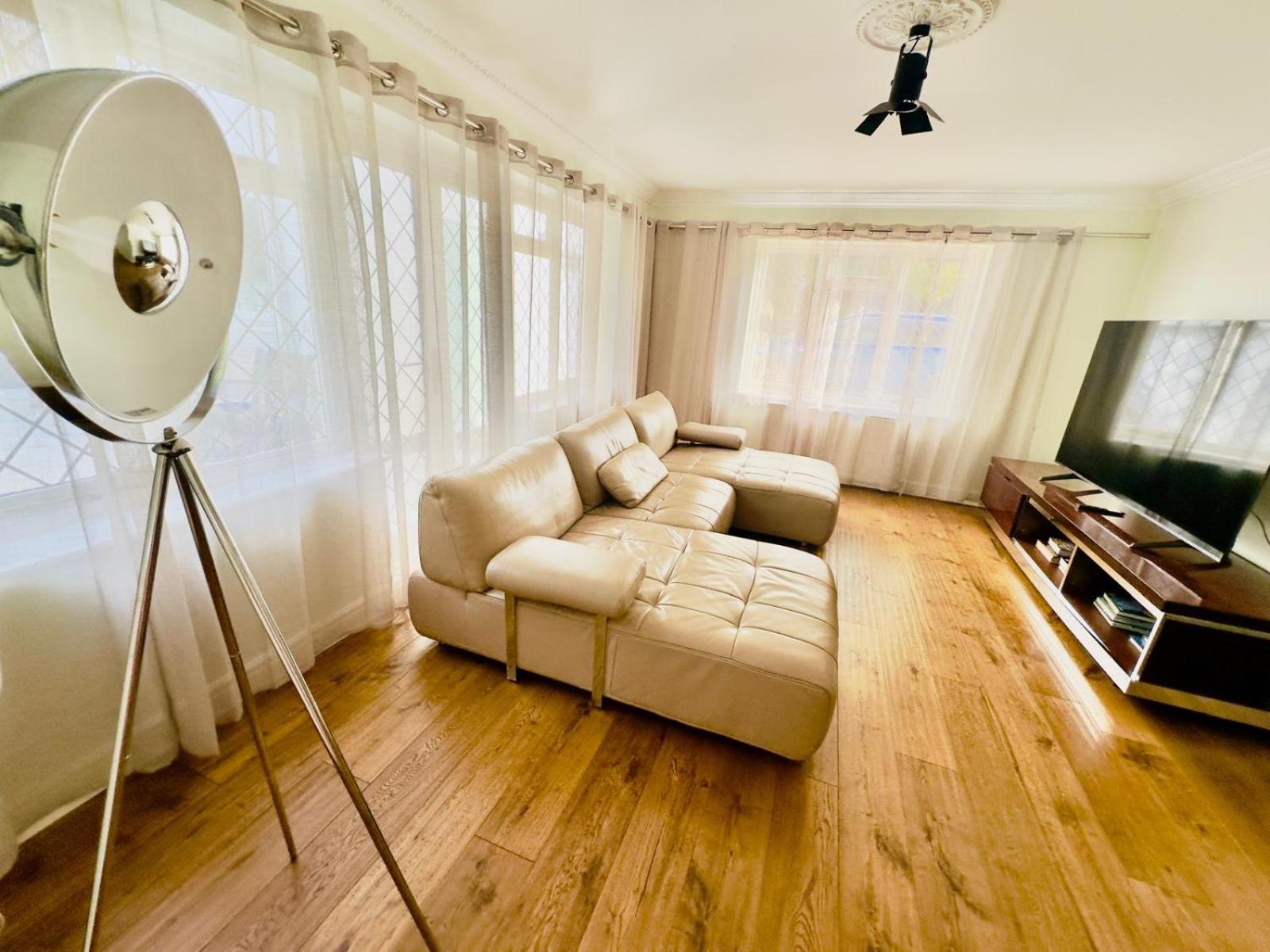 Luxury Ascot-Art Cottage, Royal Racecourse, Wentworth Golf