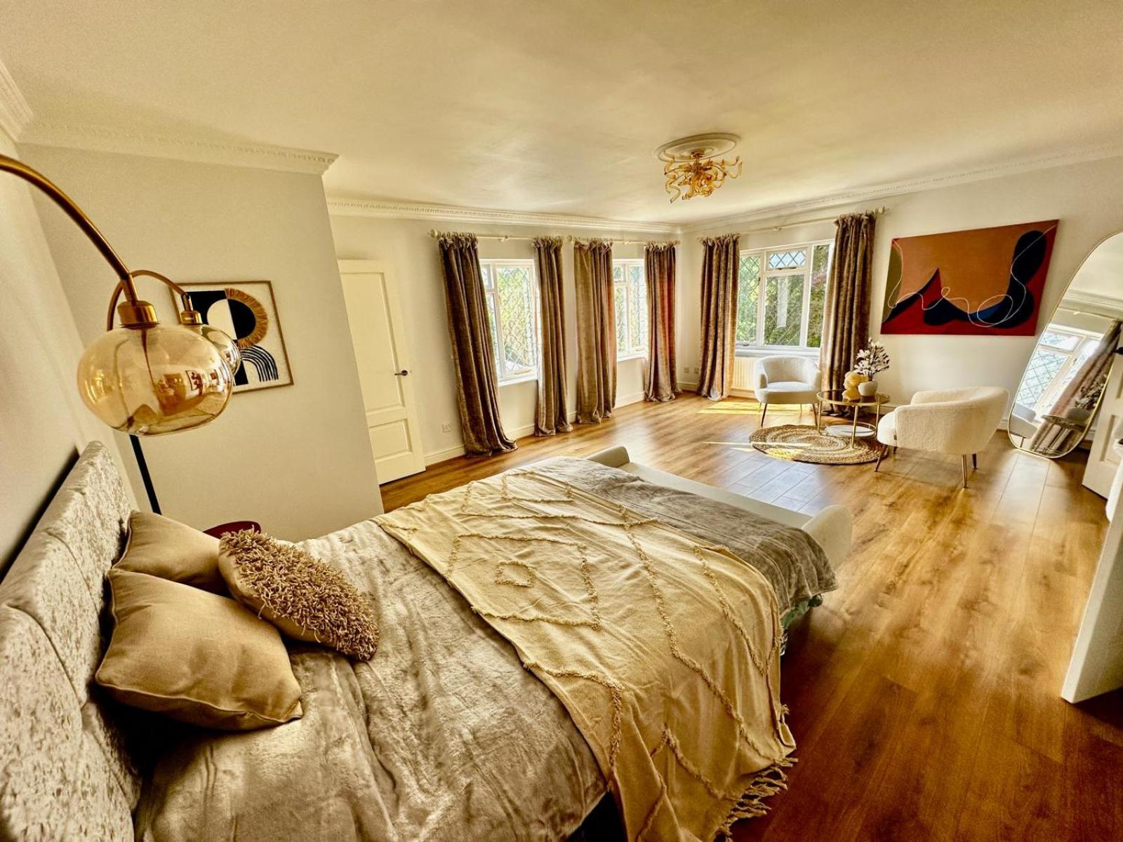 Luxury Ascot-Art Cottage, Royal Racecourse, Wentworth Golf