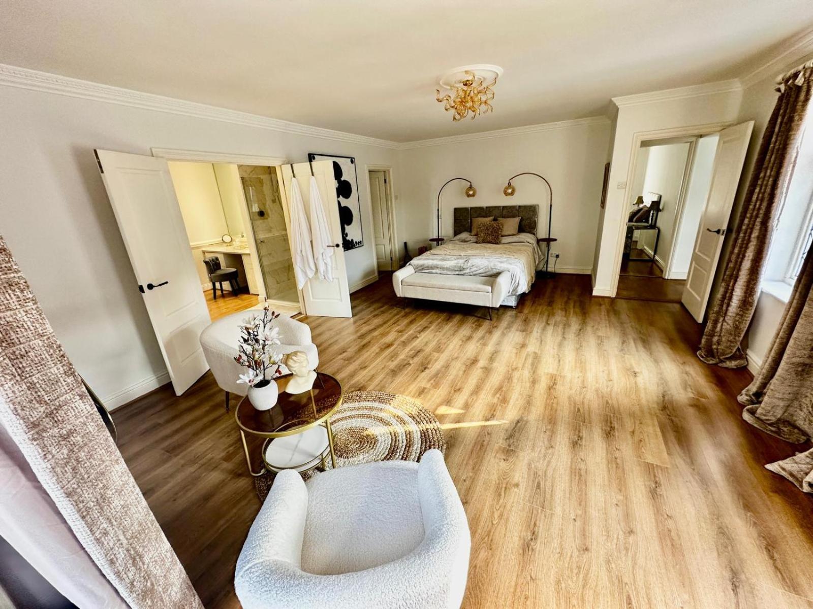 Luxury Ascot-Art Cottage, Royal Racecourse, Wentworth Golf
