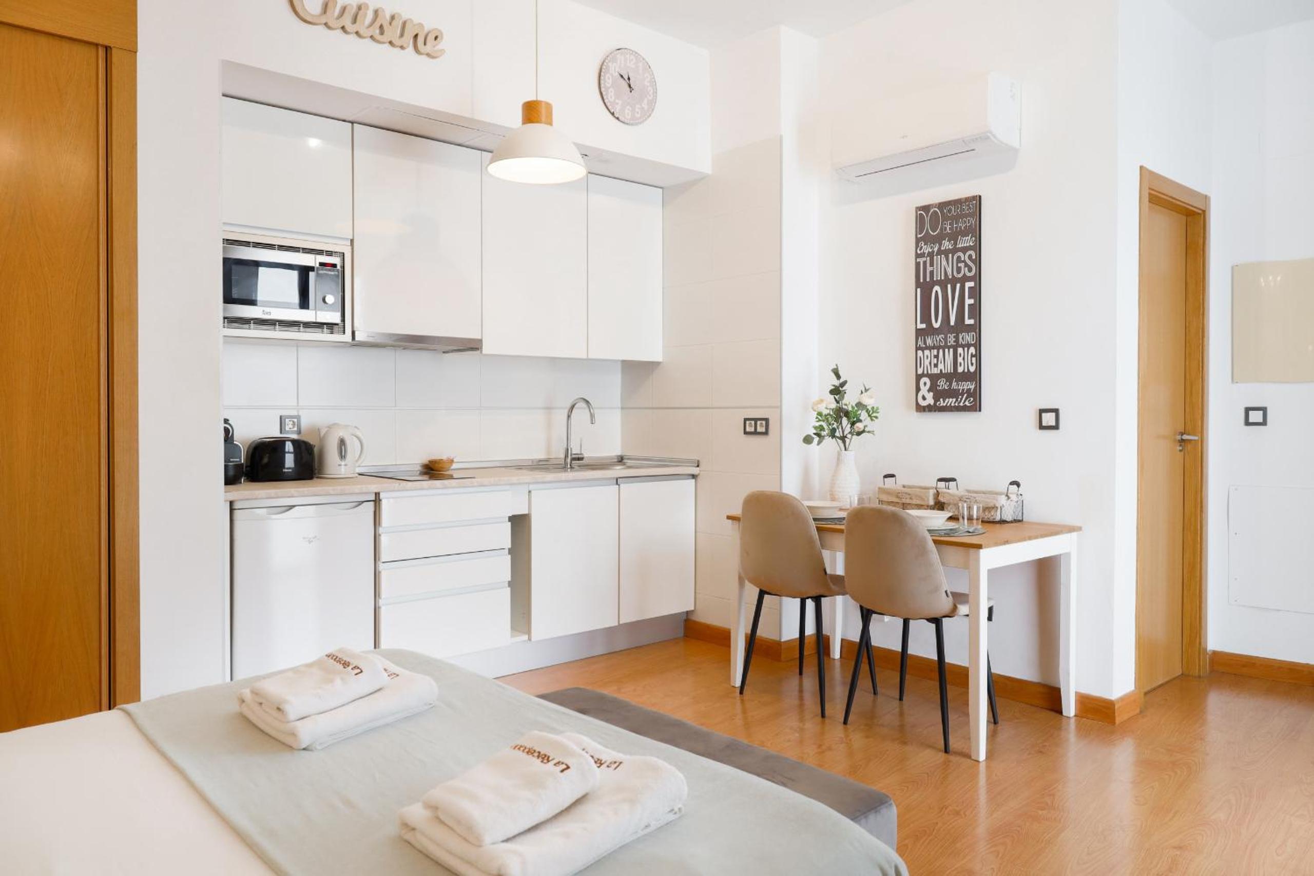 C15 - Charming Modern Studio in the Centre