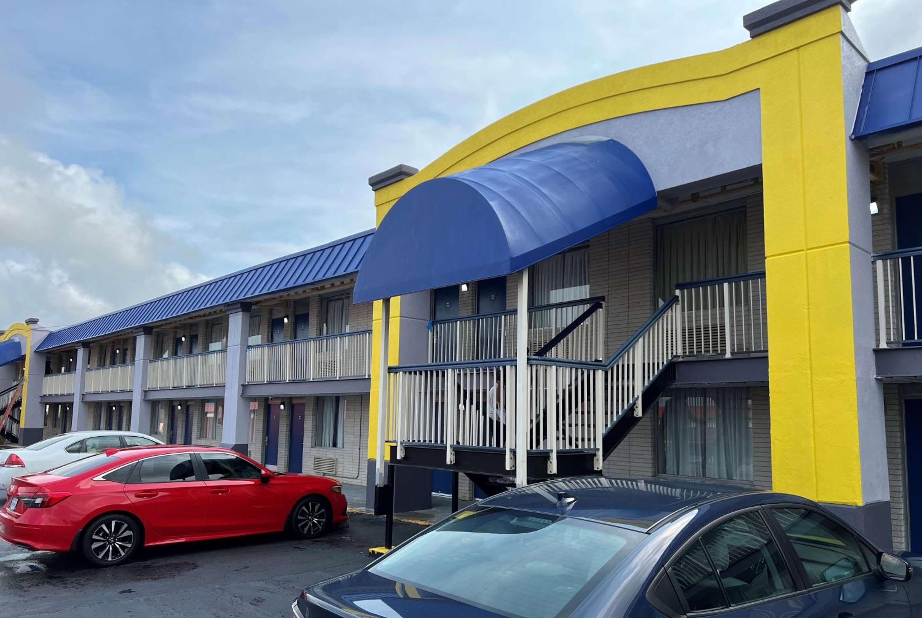 Days Inn by Wyndham Salina South view 2