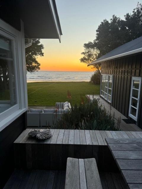 Luxurious Kiwiana Raumati Beachfront Home