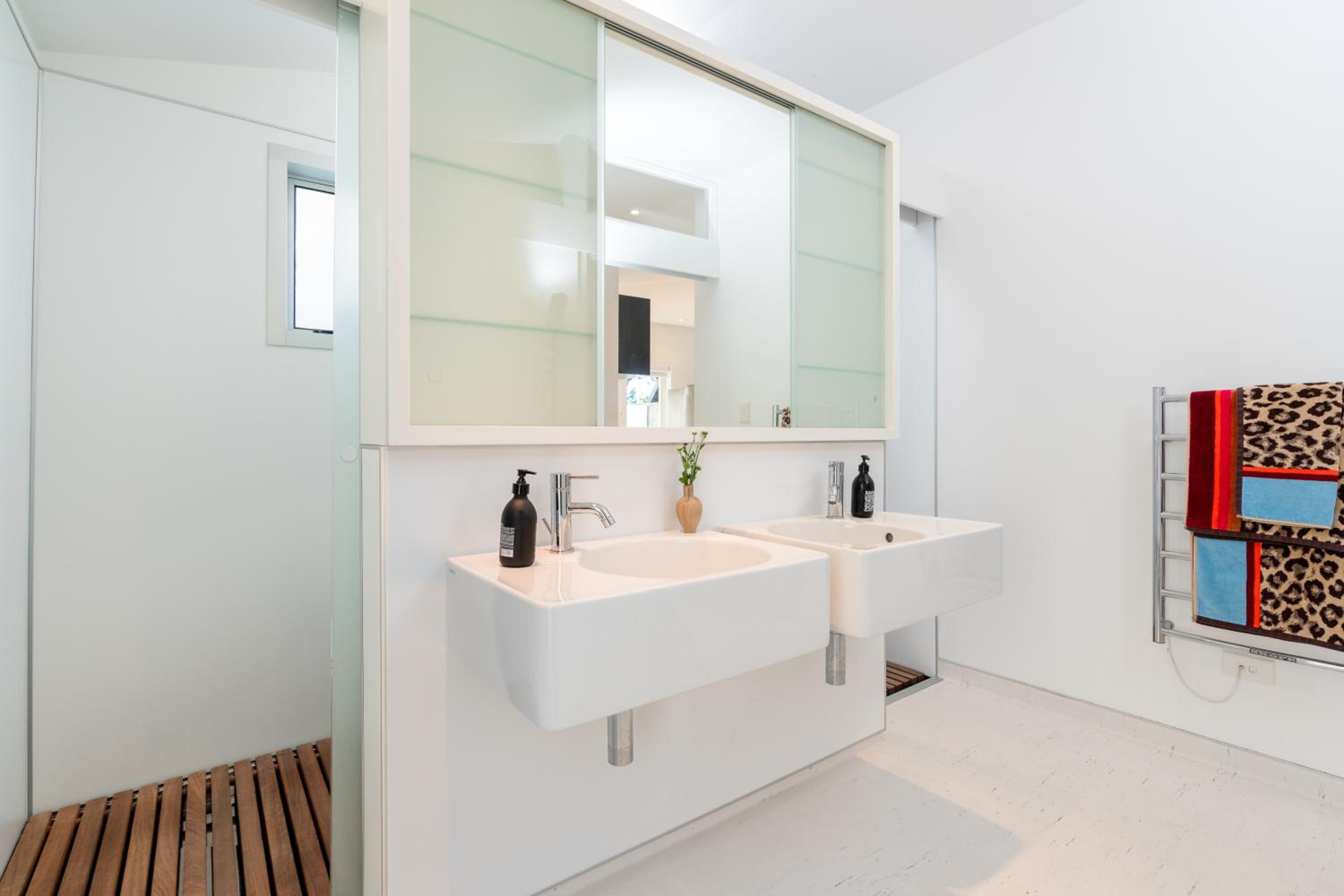 Luxurious Kiwiana Raumati Beachfront Home