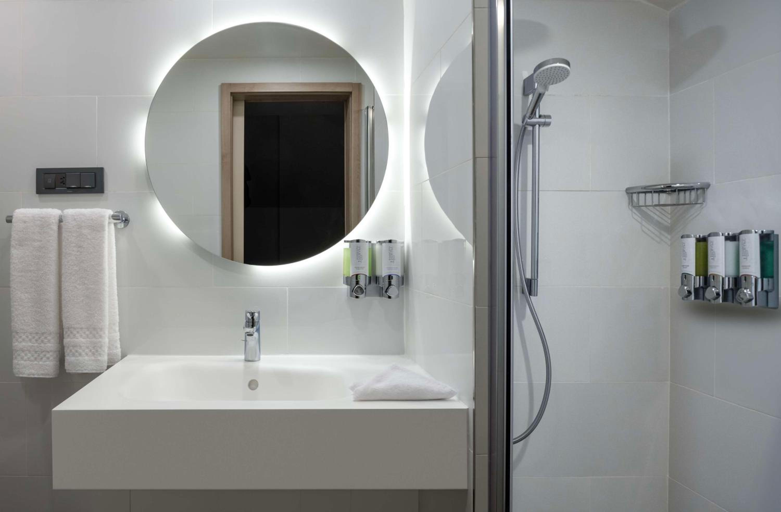 Hampton By Hilton Istanbul Merter - Image 8