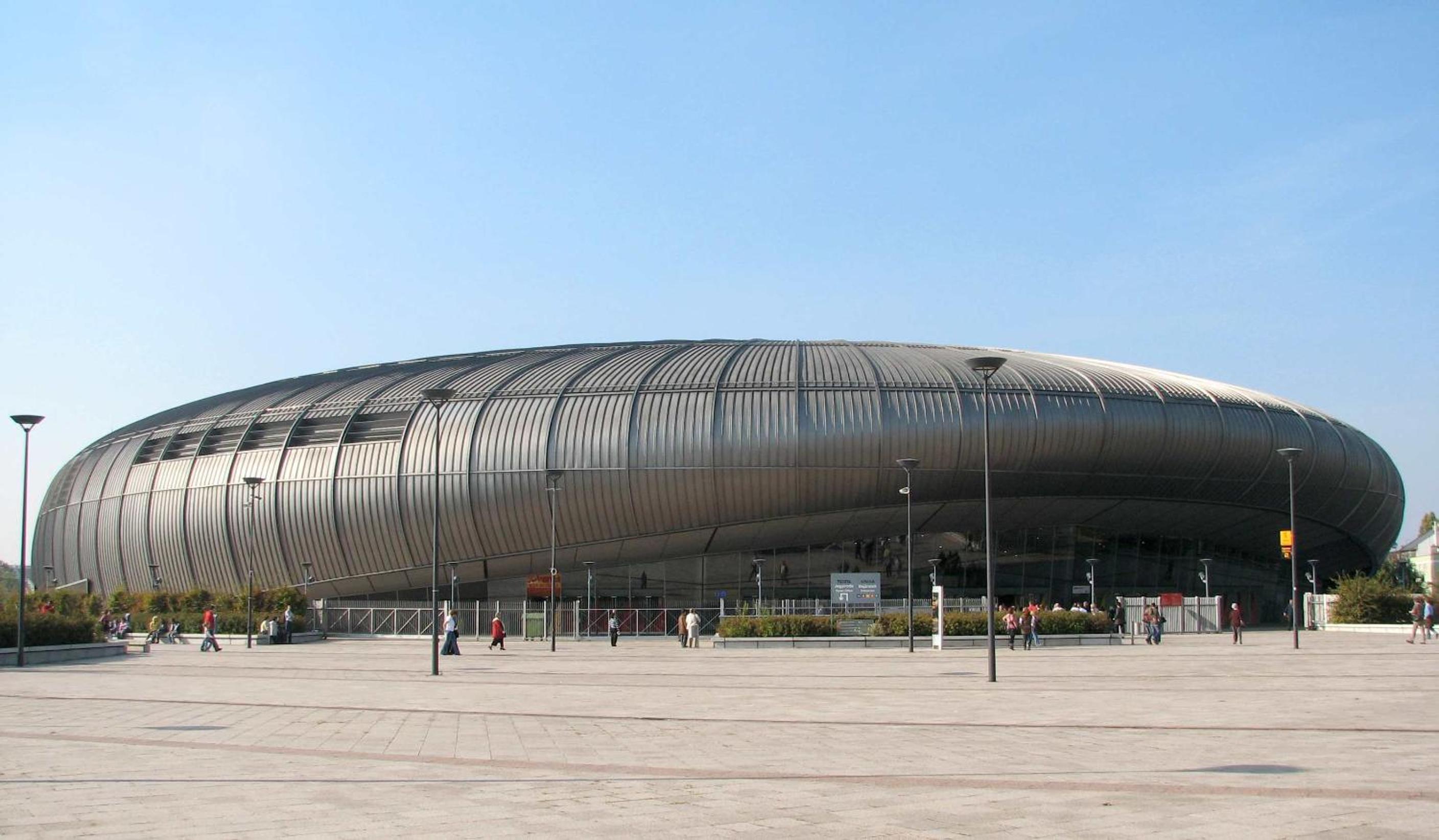 Lady Mabel's apartment near to Aréna, Puskás Stadion and City Park, with Guarded Parking place view 3