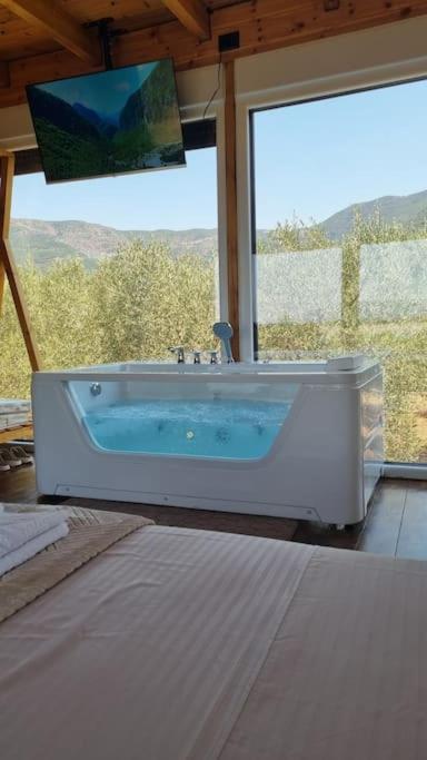 Kallmeti Treetop Suite