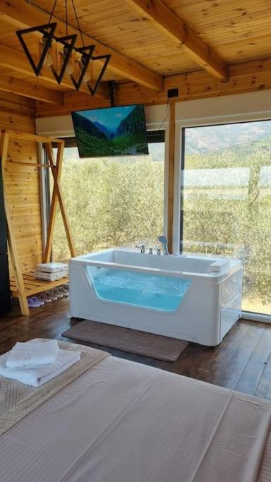 Kallmeti Treetop Suite