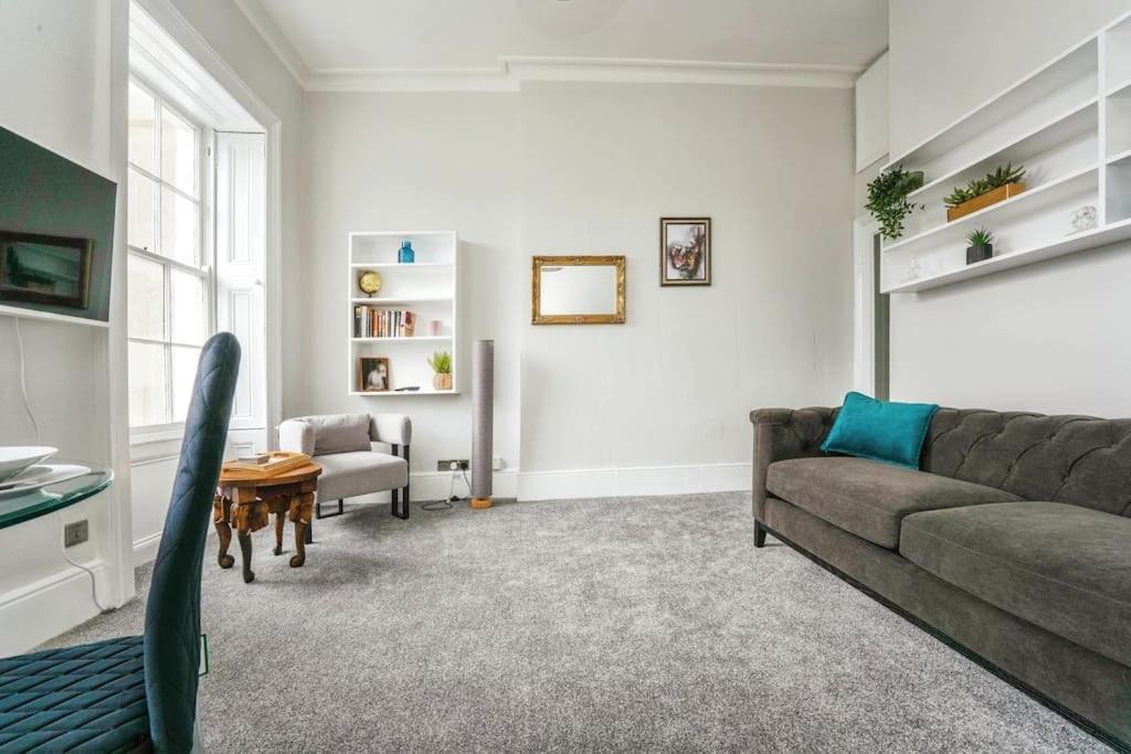 La Galerie - Stunning Regency Apartment in Montpellier view 3