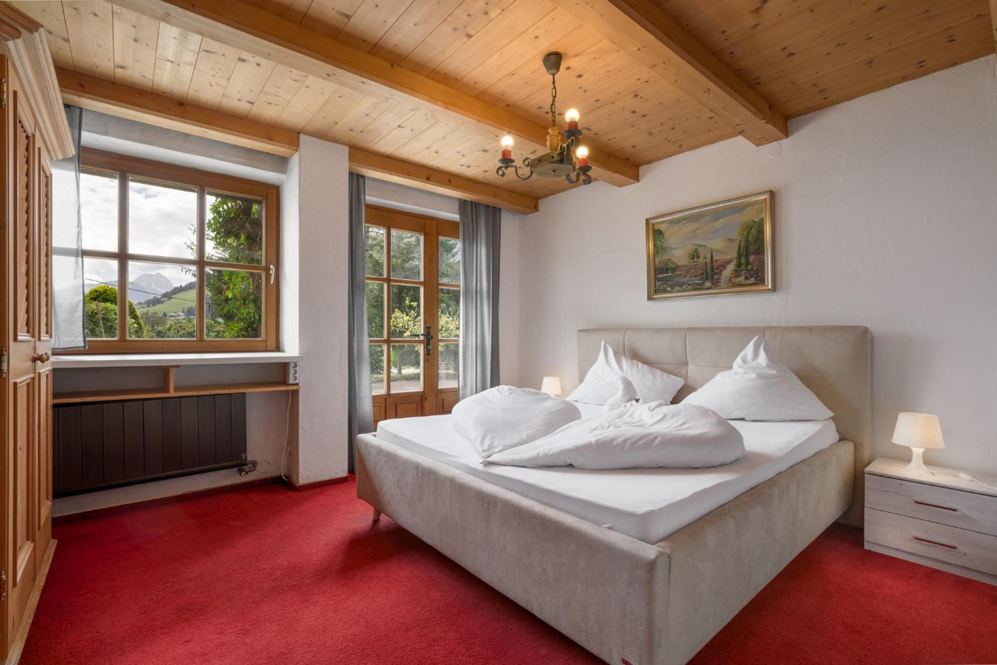 Weinberghof Gruppenhaus mit Kino, Spa &Terrasse by rentyourhome24 view 4