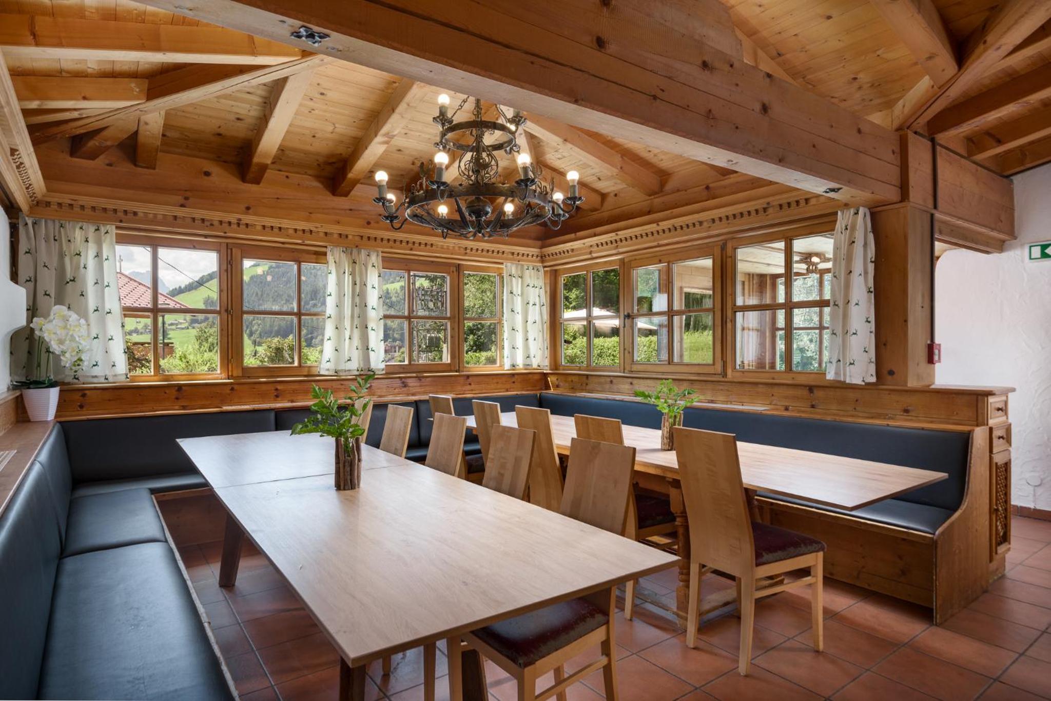 Weinberghof Gruppenhaus mit Kino, Spa &Terrasse by rentyourhome24 view 3