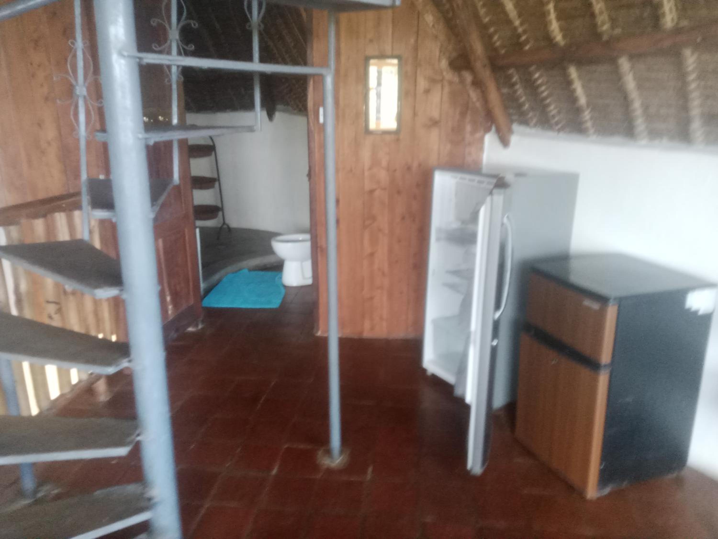 Roekenest Ndege House