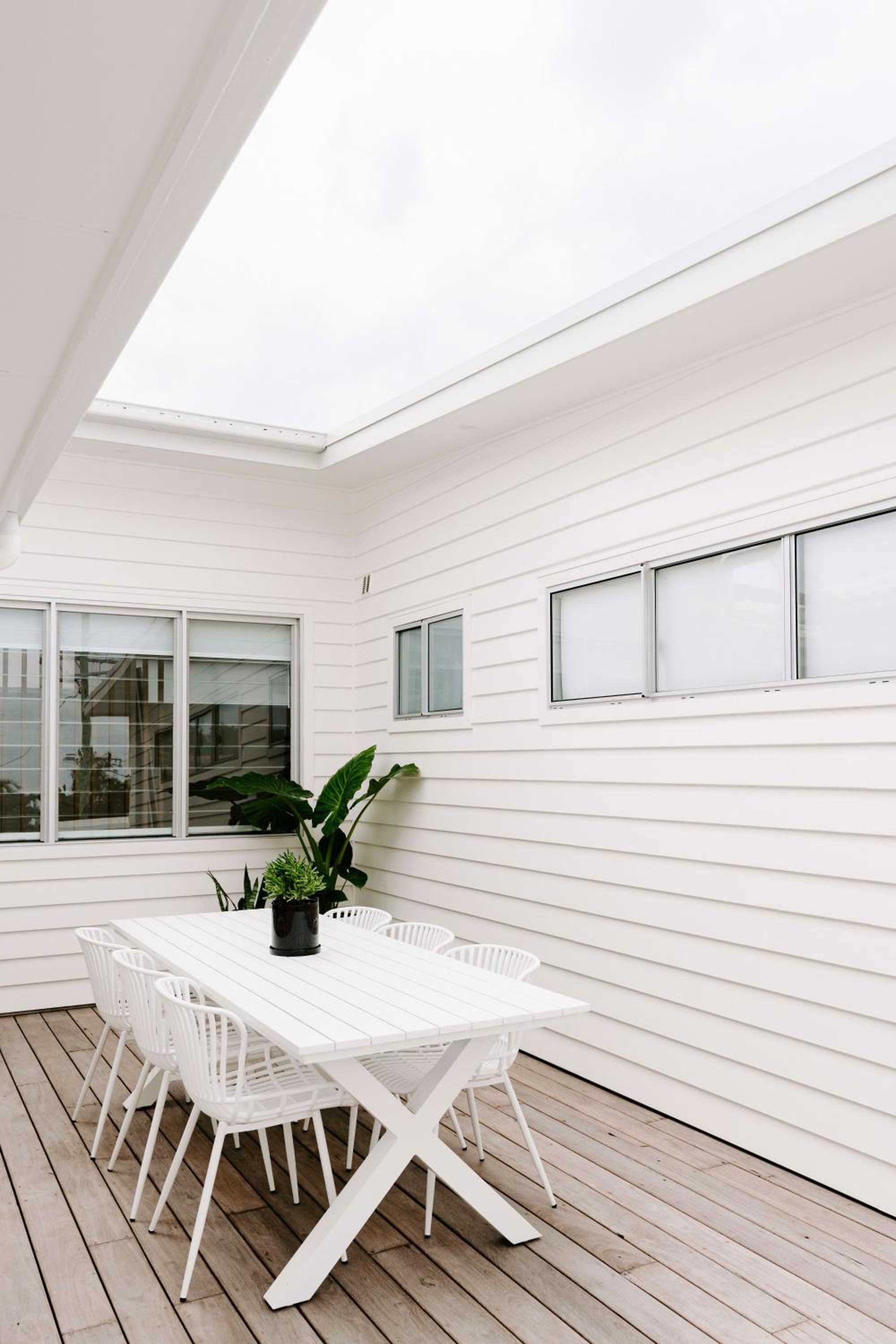 Coastal Chic Poolside Villa- Pet Friendly