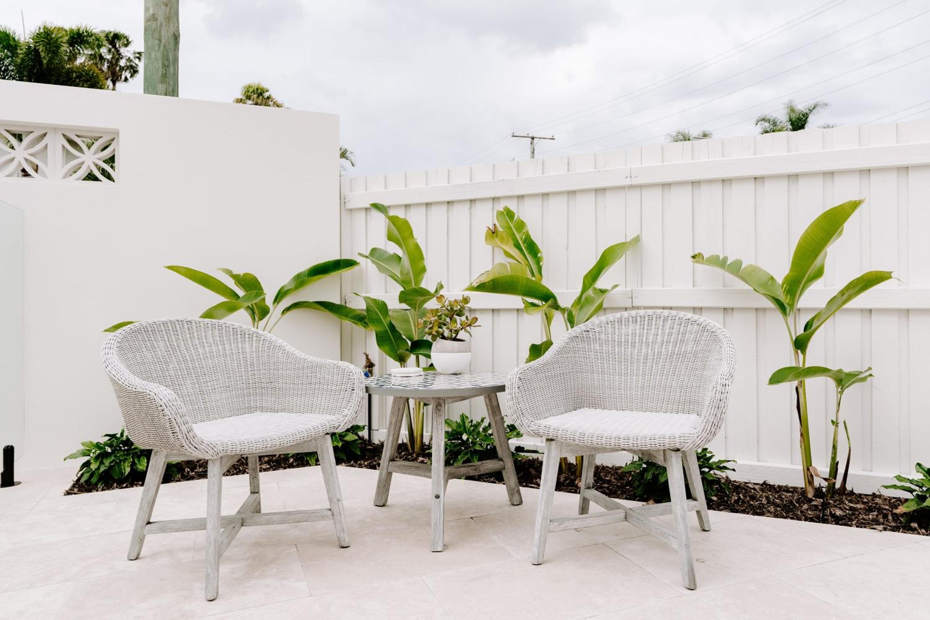 Coastal Chic Poolside Villa- Pet Friendly