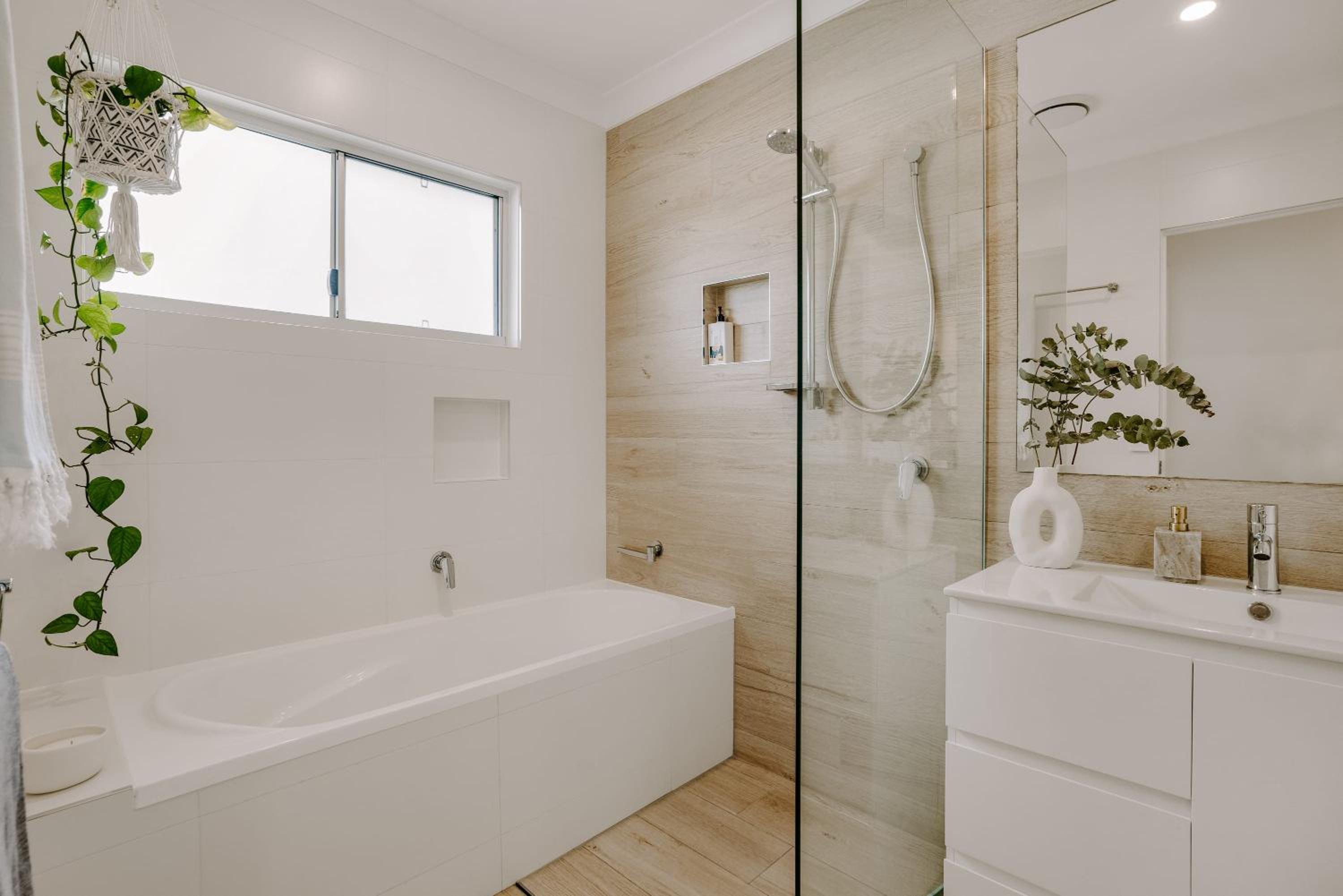Coastal Chic Poolside Villa- Pet Friendly