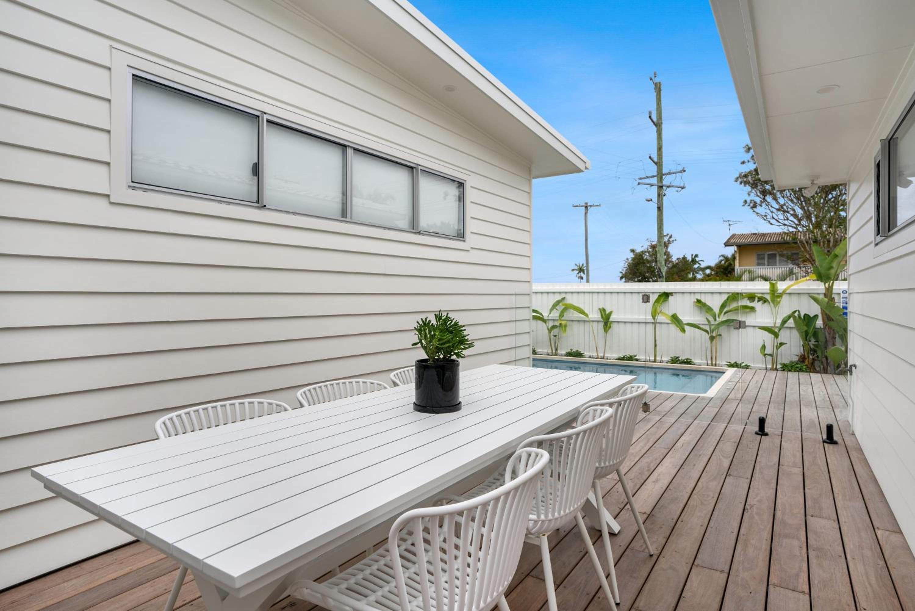 Coastal Chic Poolside Villa- Pet Friendly