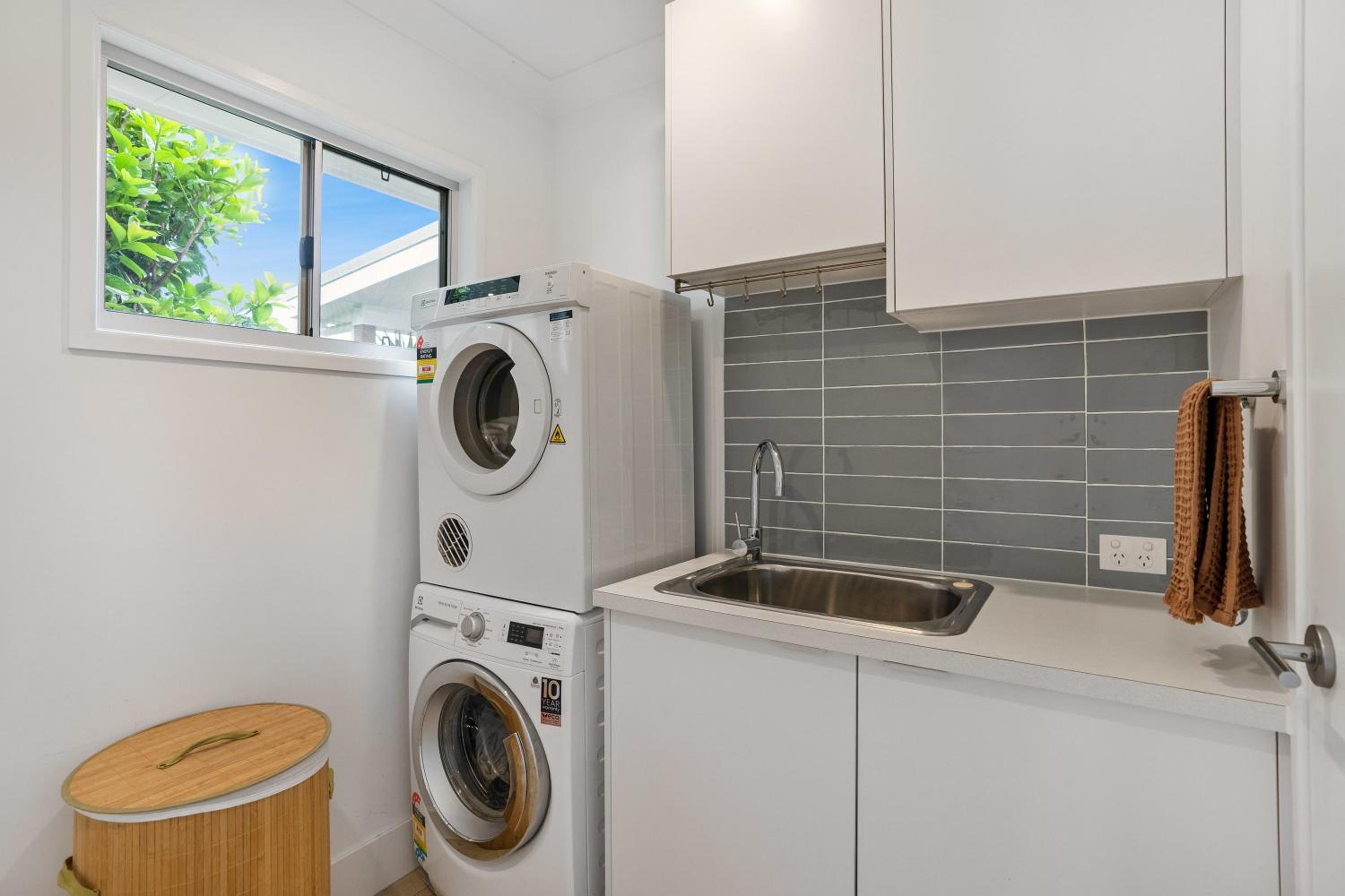 Coastal Chic Poolside Villa- Pet Friendly