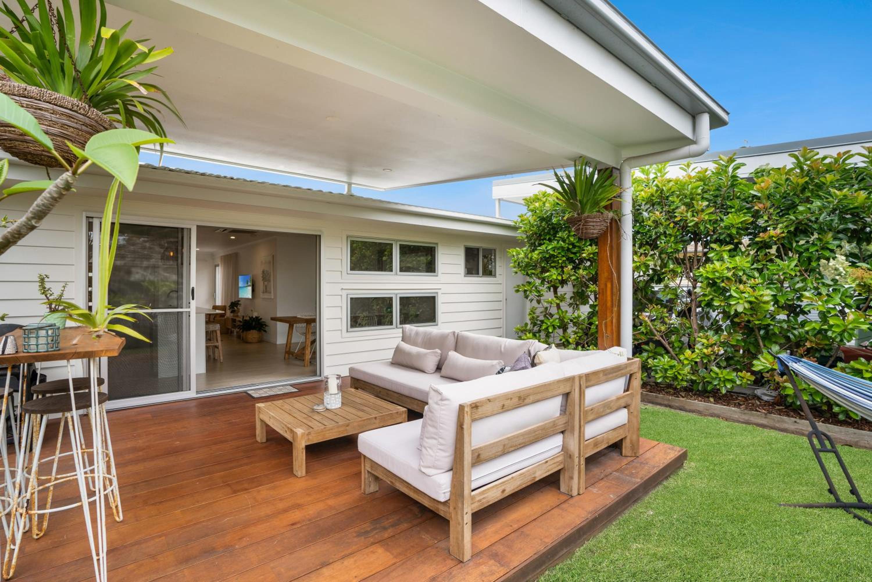 Coastal Chic Poolside Villa- Pet Friendly