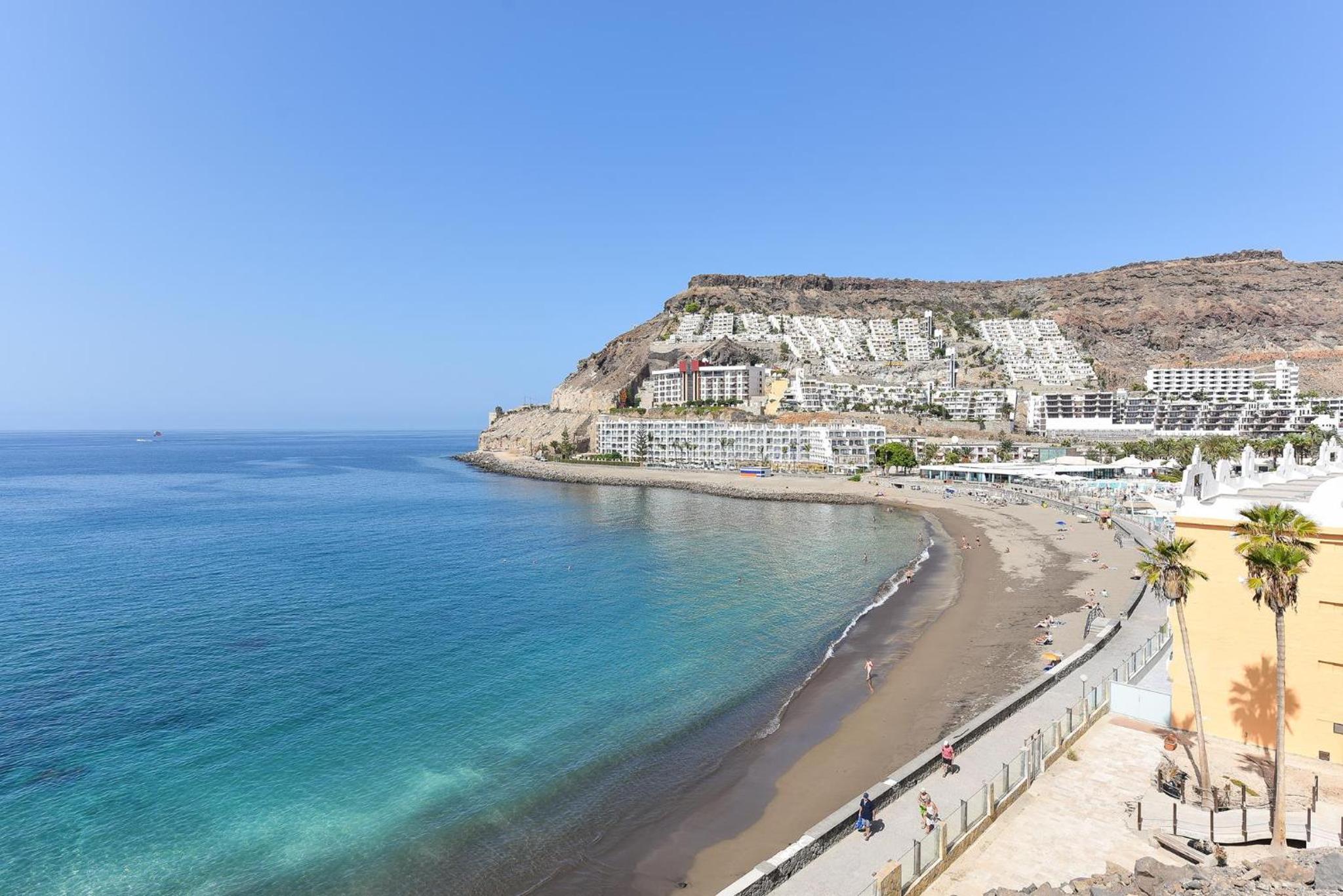 Beachfront Apartment Playa del Cura 3 by VillaGranCanaria