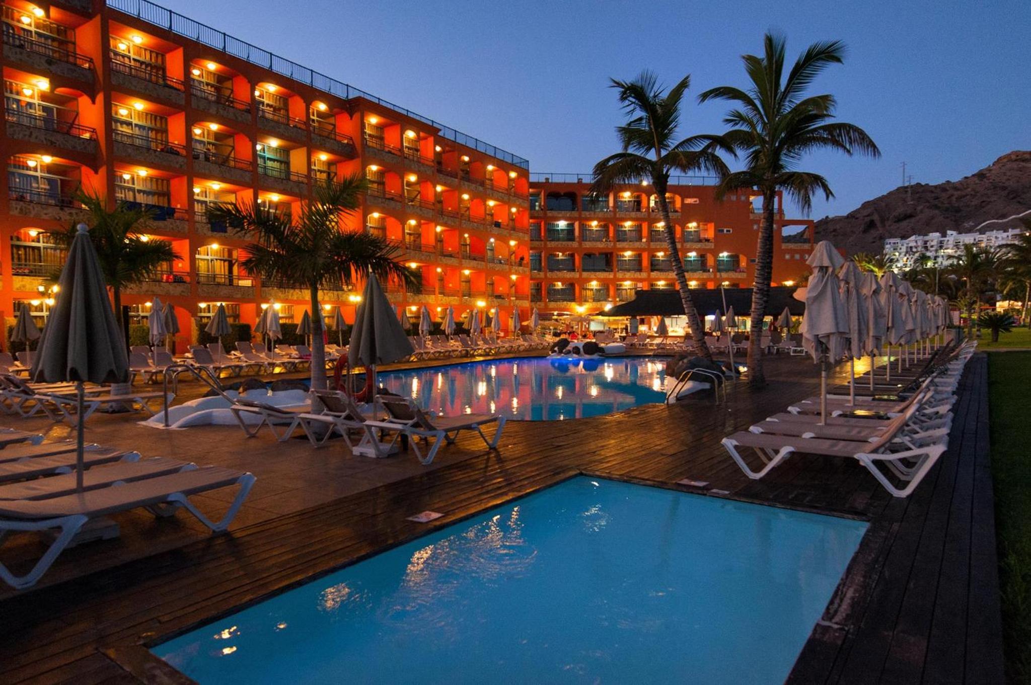 Beachfront Apartment Playa del Cura 3 by VillaGranCanaria