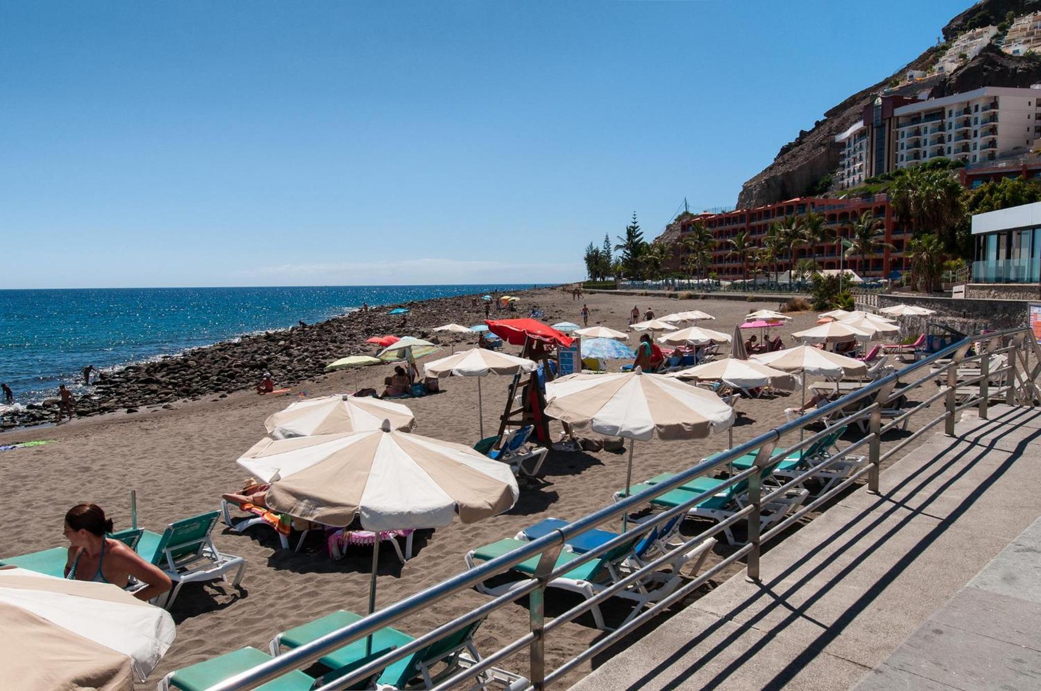 Beachfront Apartment Playa del Cura 3 by VillaGranCanaria