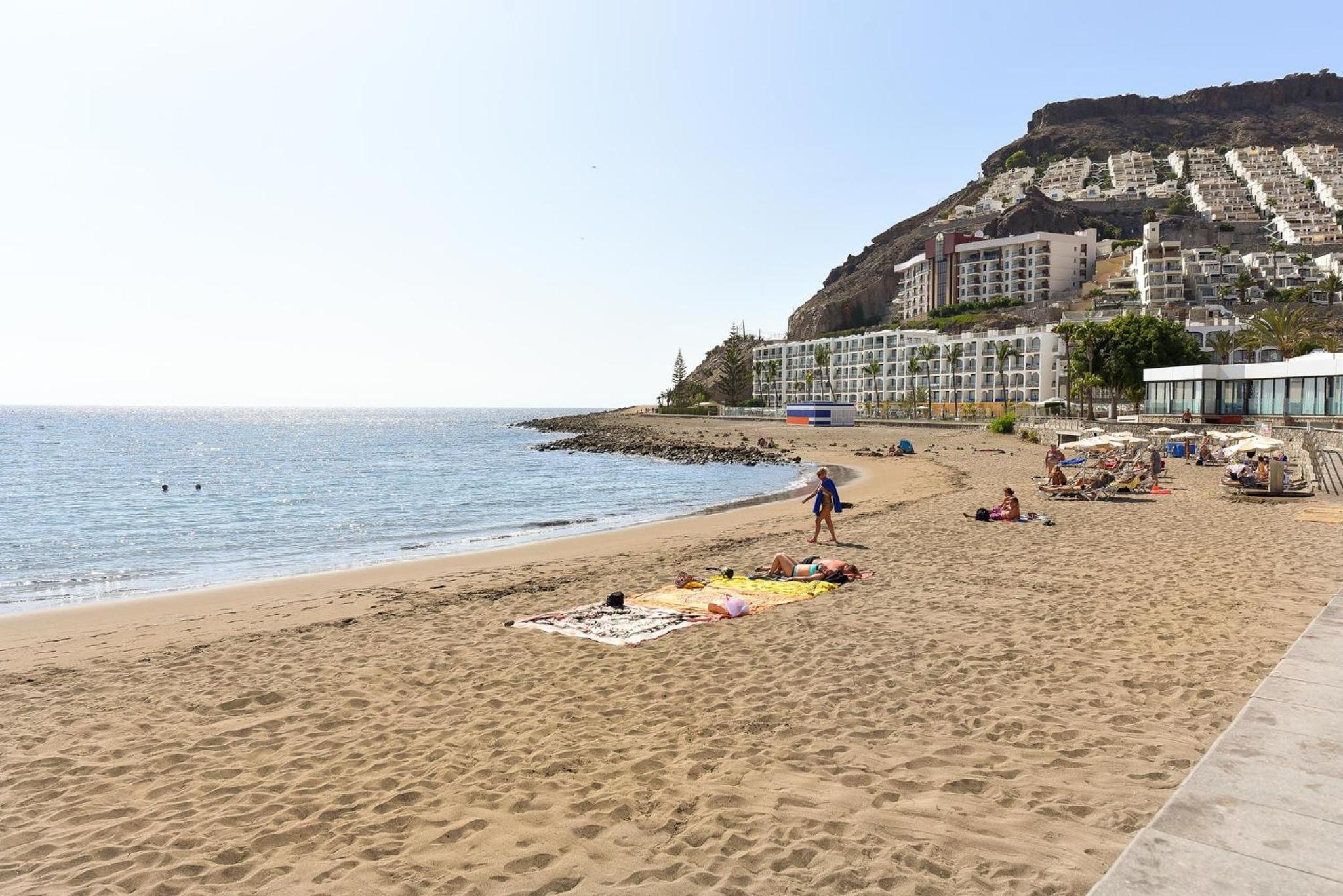 Beachfront Apartment Playa del Cura 3 by VillaGranCanaria