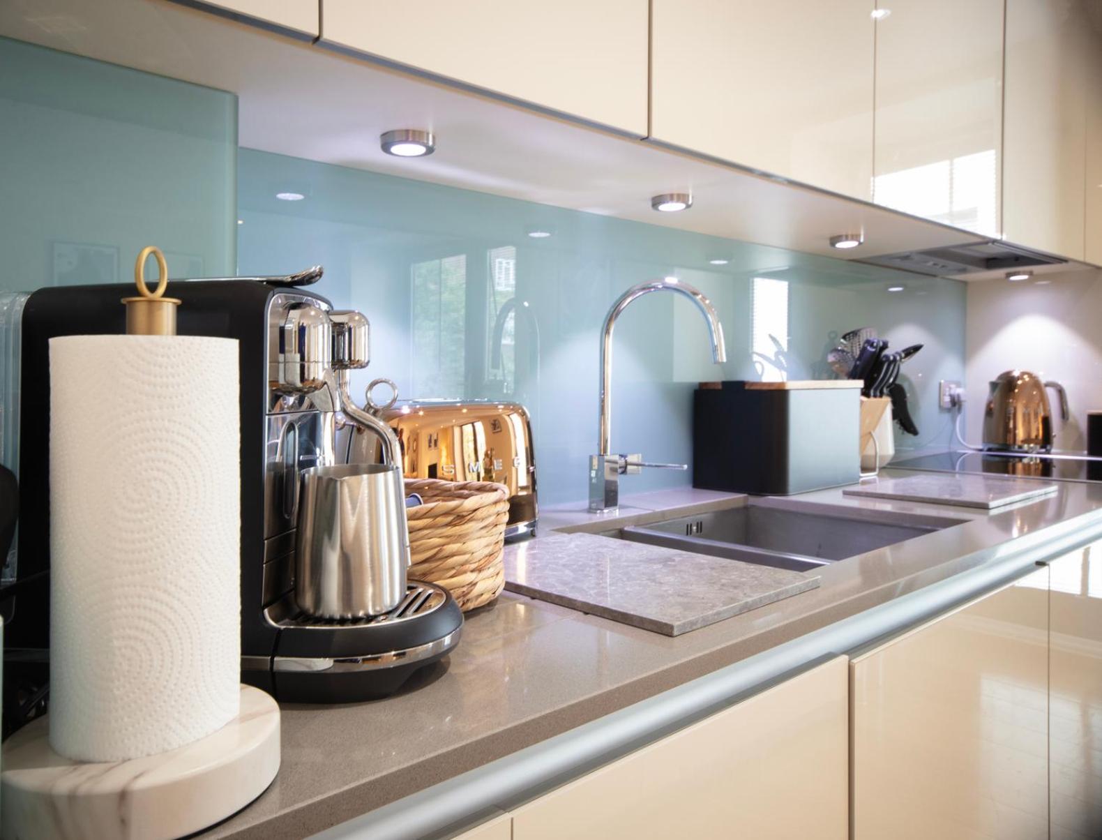 Westminster two bed one bath sleeps 5 with Air-Con