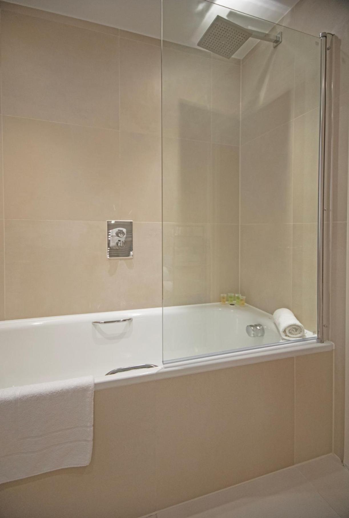 Westminster two bed one bath sleeps 5 with Air-Con