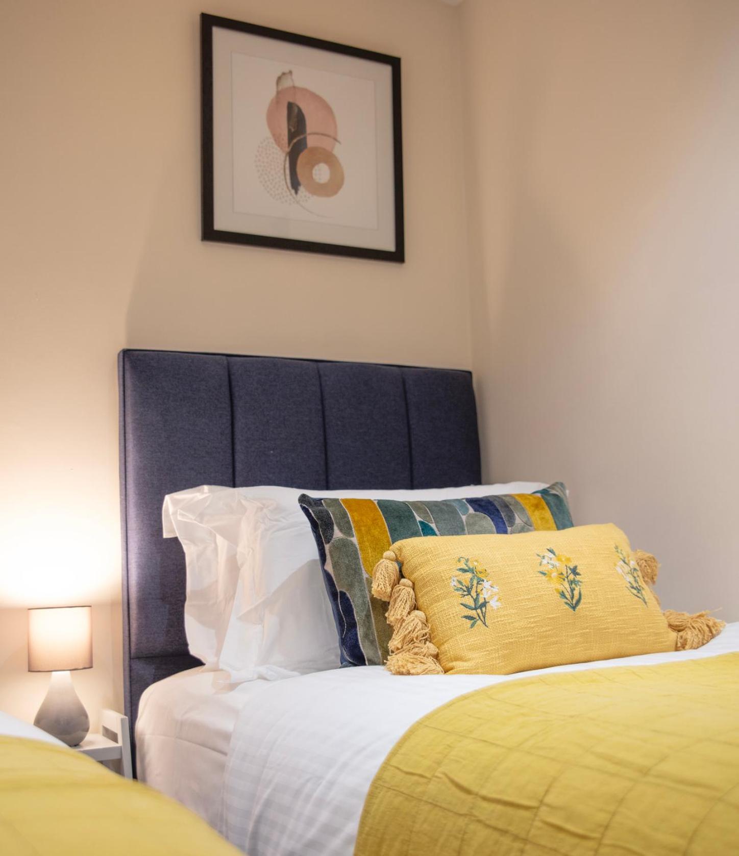Westminster two bed one bath sleeps 5 with Air-Con