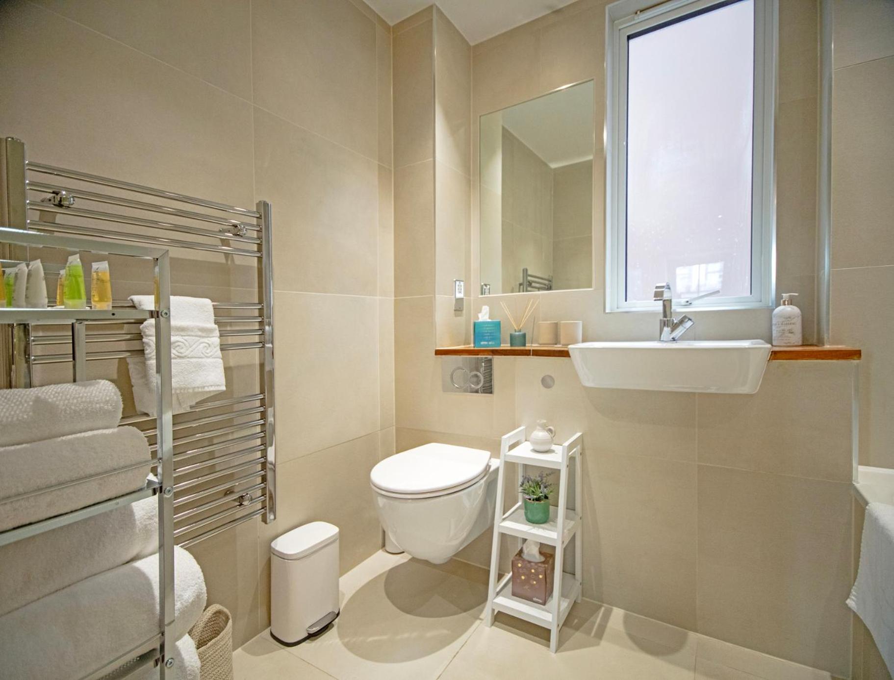 Westminster two bed one bath sleeps 5 with Air-Con