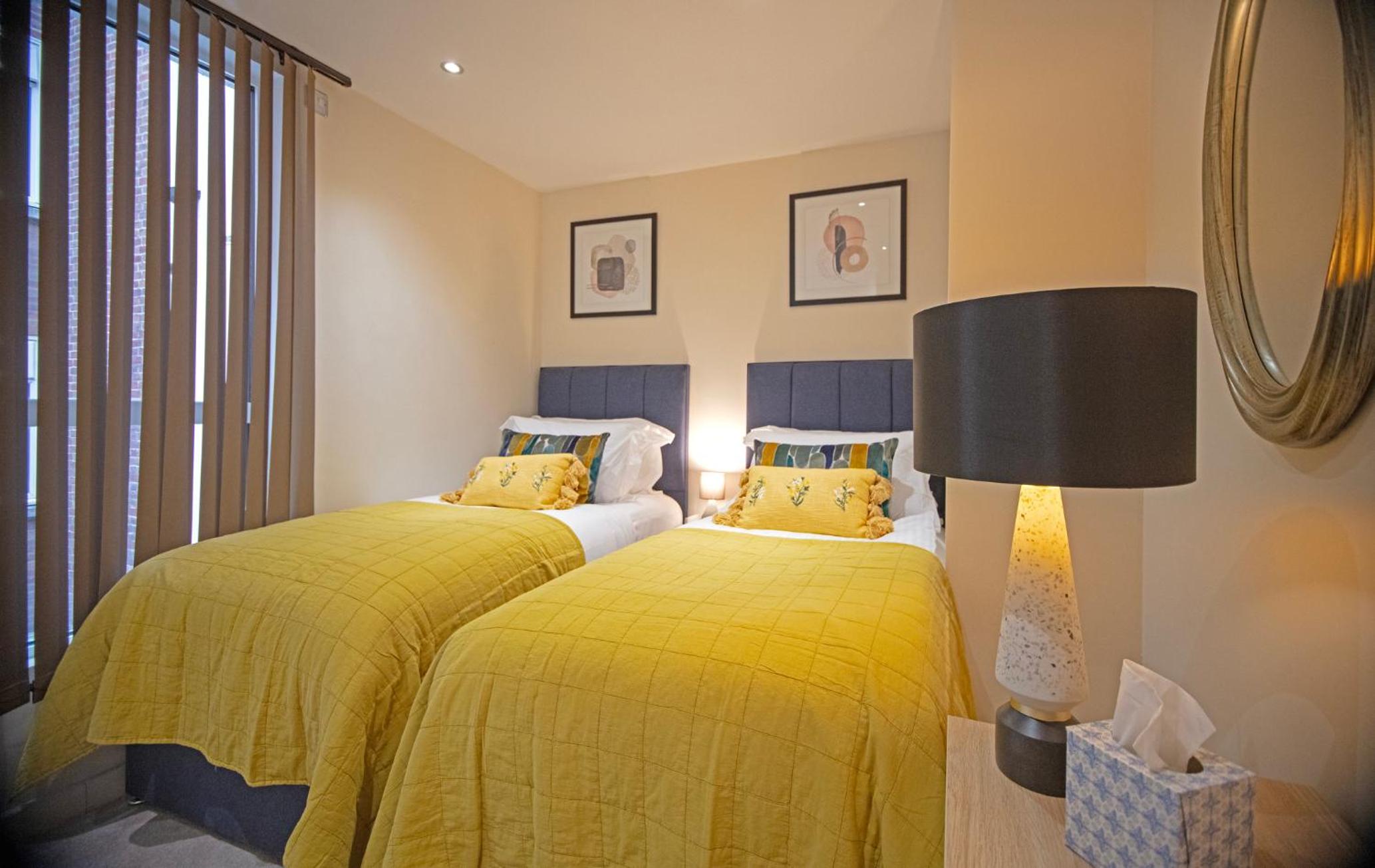 Westminster two bed one bath sleeps 5 with Air-Con