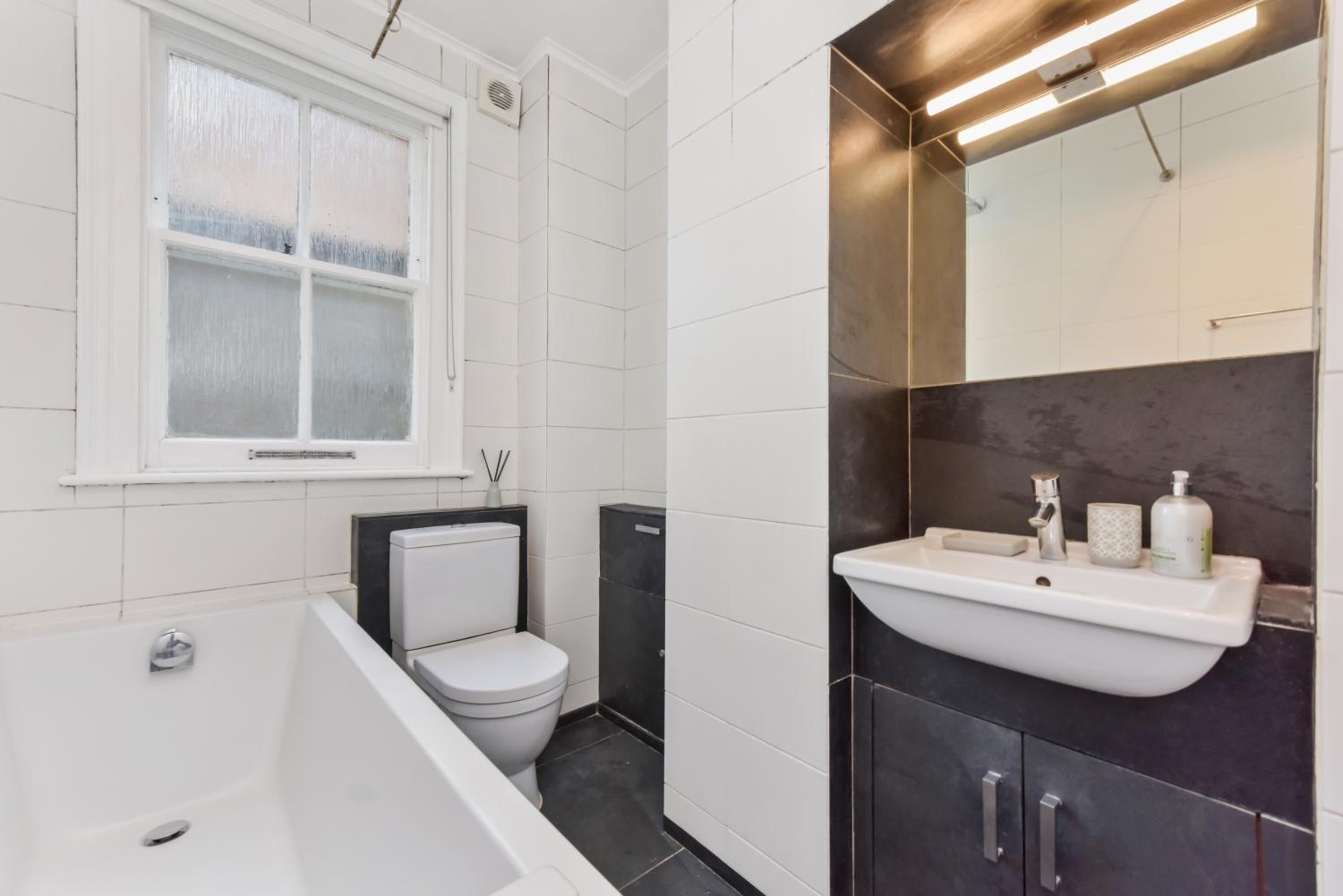 Spacious 3 bed South Bank Apartment