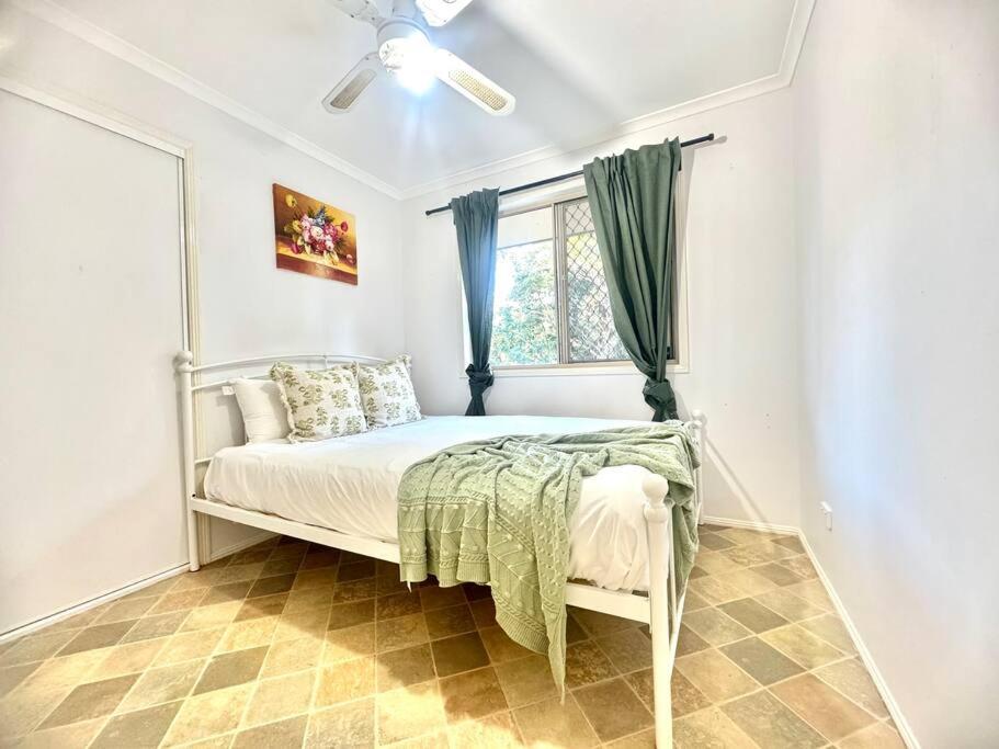 Spacious cottage at Burpengary with Garden view