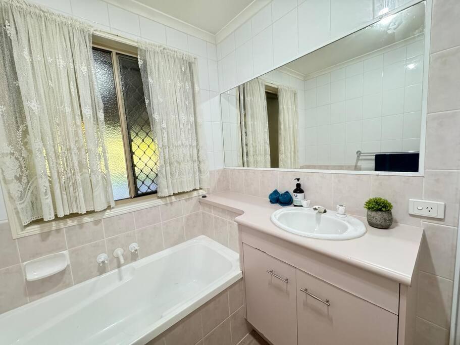 Spacious cottage at Burpengary with Garden view
