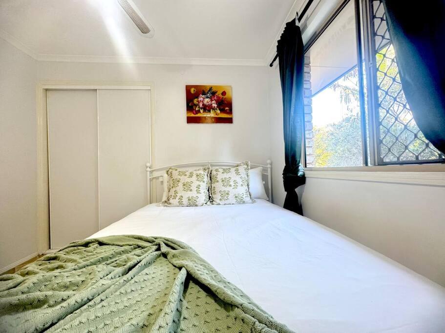 Spacious cottage at Burpengary with Garden view