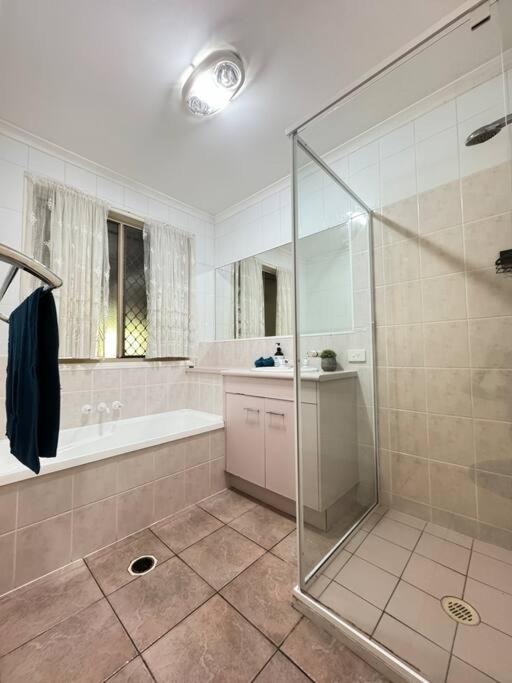 Spacious cottage at Burpengary with Garden view