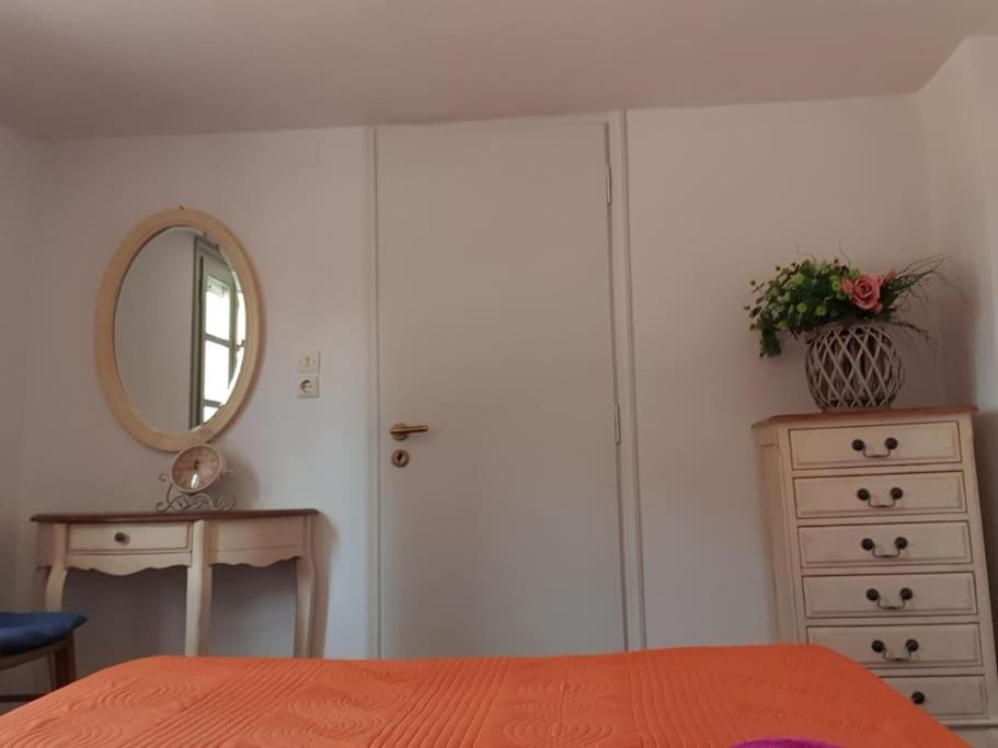Villa Emeli - Close to Beaches & downtown view 5