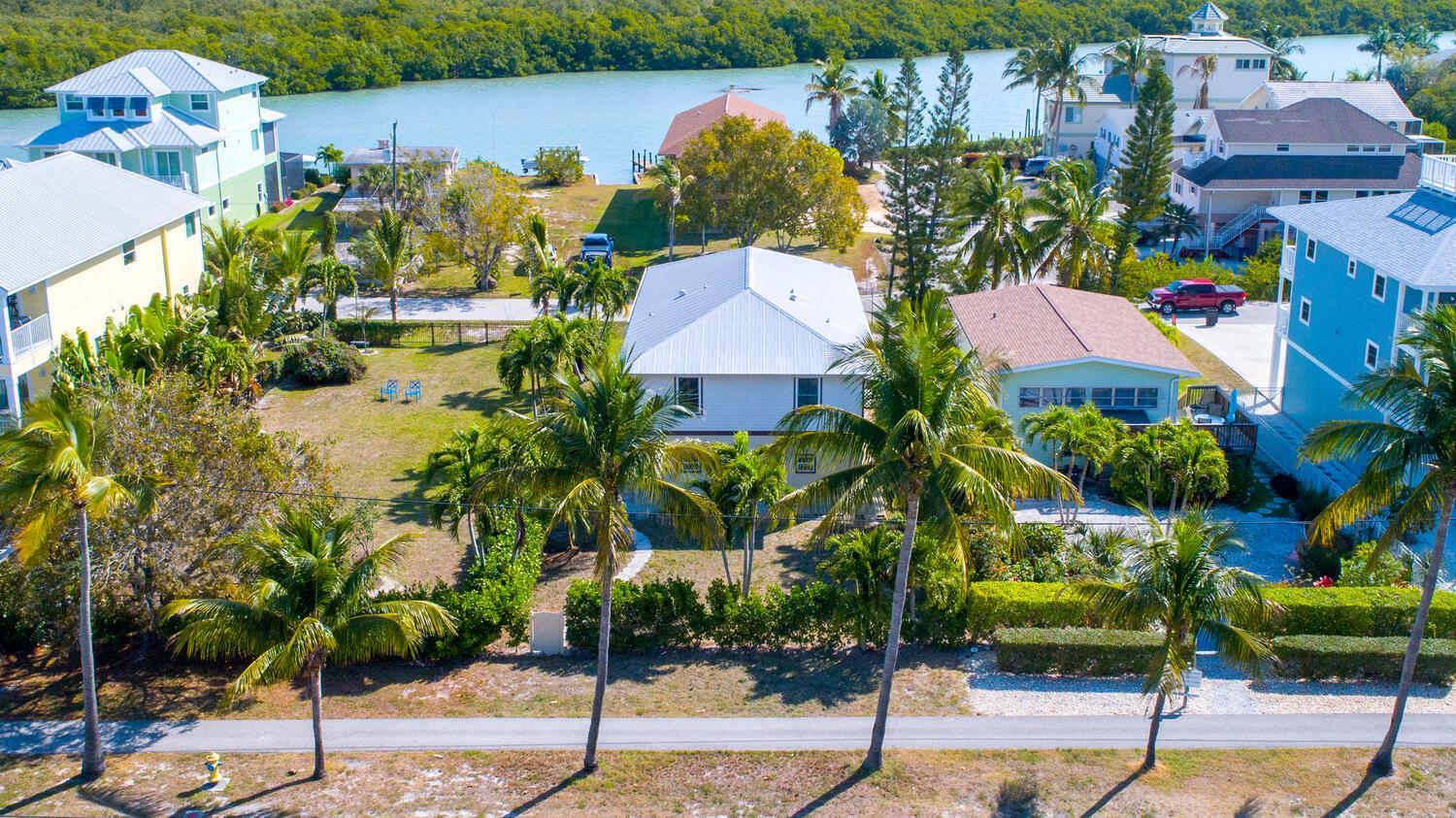 Bonita Bliss Beach House, 3 Bed 2 Bath, Sleeps 6 view 4