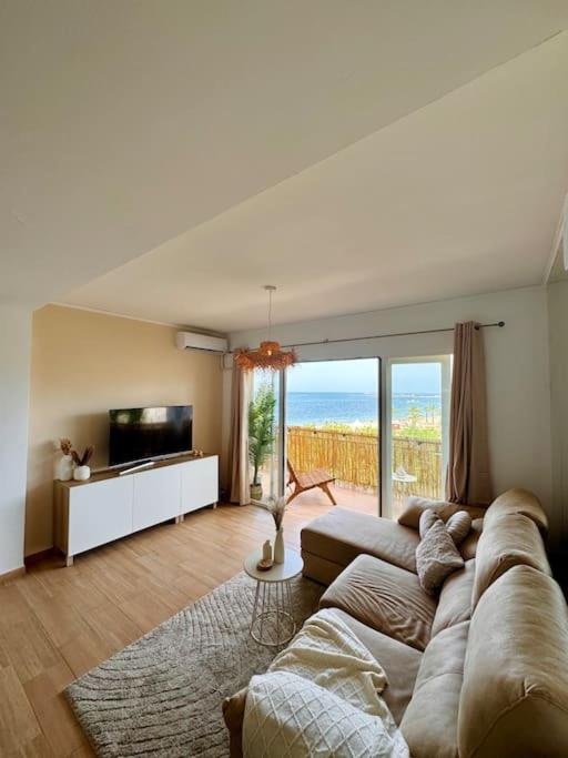 360 sea view Beachfront apartment 2 bedrooms view 5